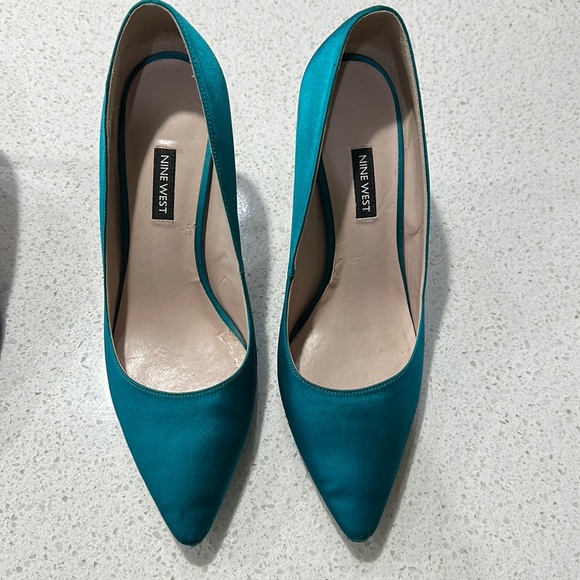 Nine West ~ Emmala Satin Pointy Toe Pump - Picture 1 of 4